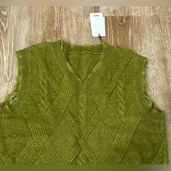 JNBY Green Cable Knit Sweater Vest - Picture 7 of 10